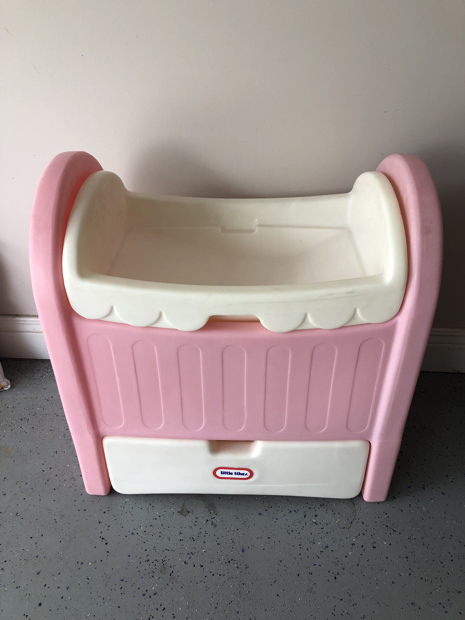 Little Tikes Baby Doll Changing Table - Bassinet