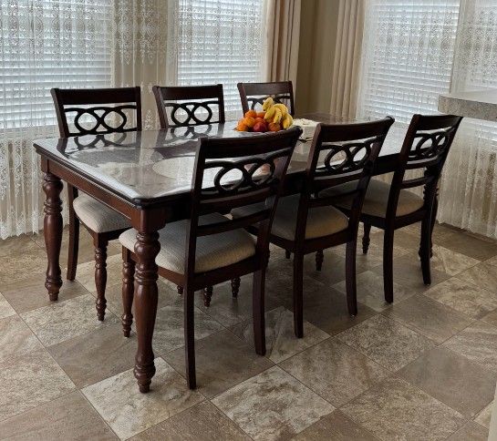 Dining Room Table 