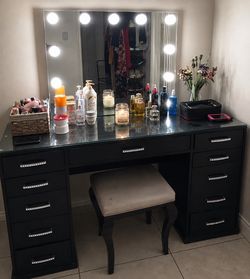 Black Vanity Table Set with Lighted Mirror