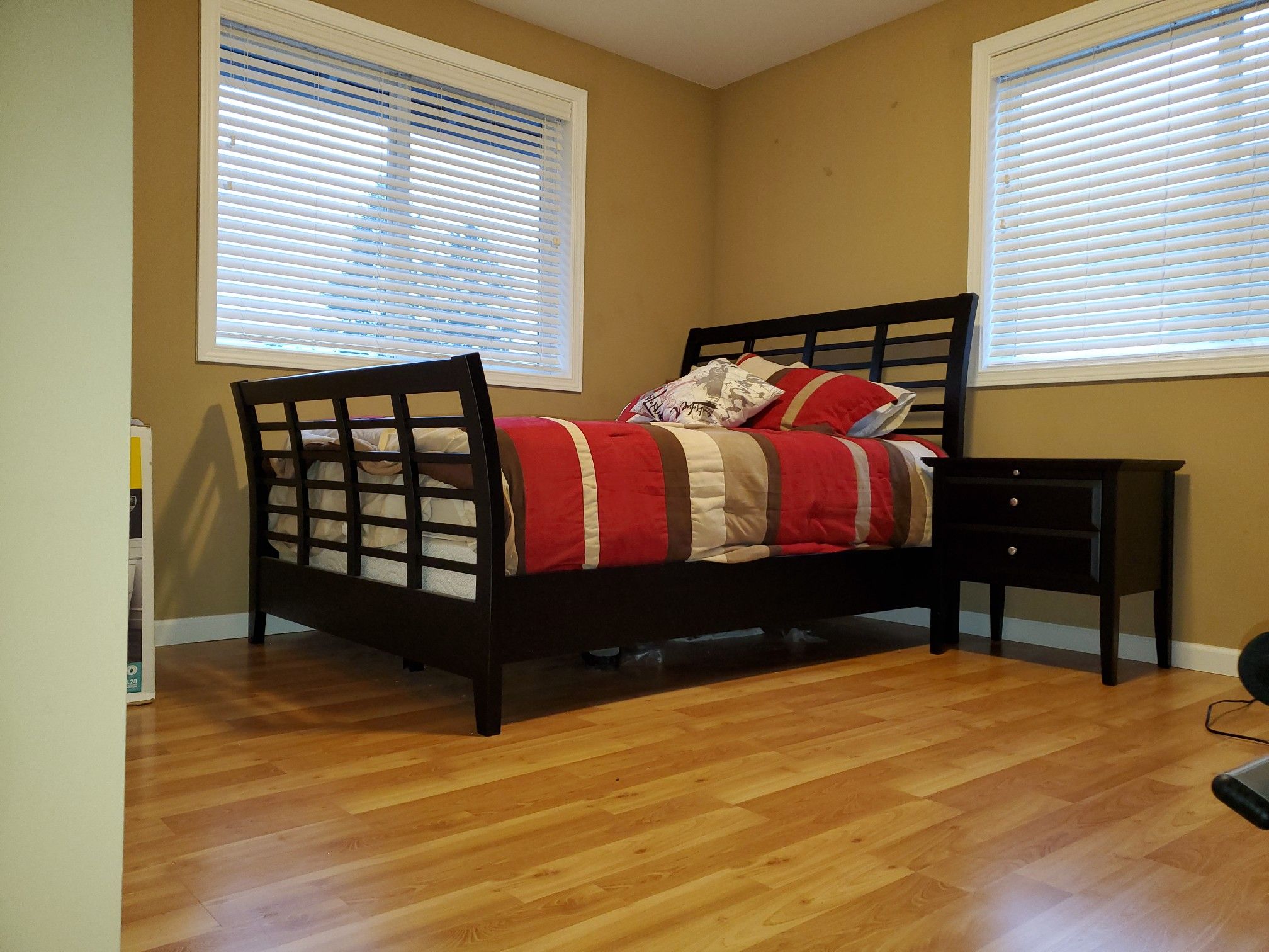 Full Bedroom Set (Bed/Dresser/Nightstand)