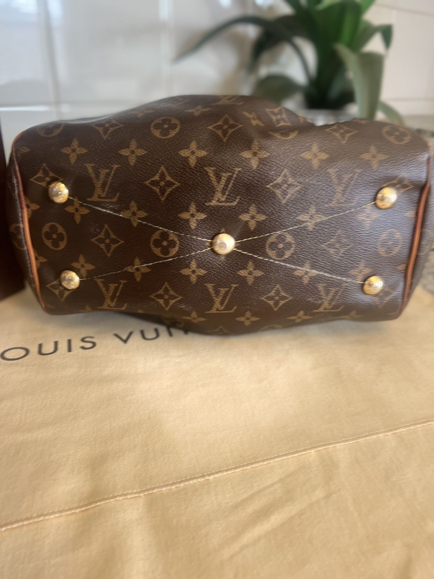 Louis Vuitton Sistina Handbag for Sale in Clovis, CA - OfferUp