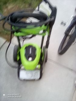 2000 psi electric pressure washer/ Greenworks