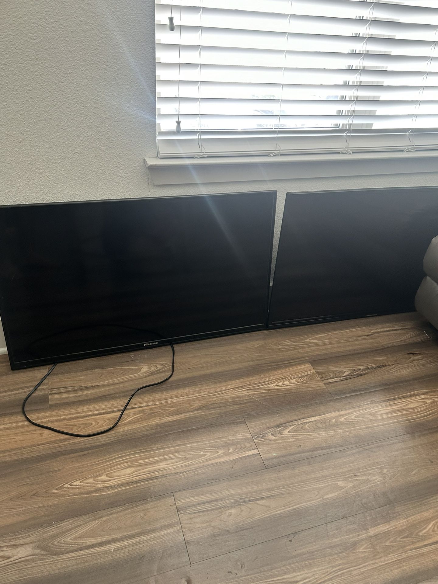 40’ Hisense TVs