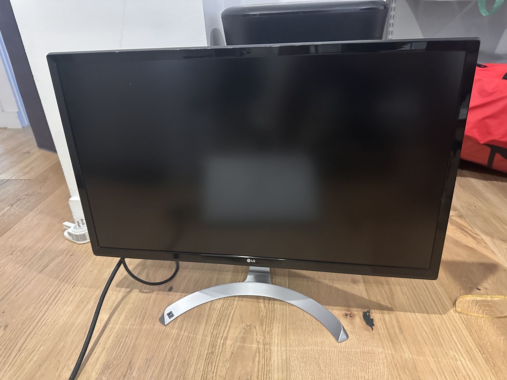 27” 4K IPS Freesync Monitor (LG 27UD59) - Good Condition - 2 Available