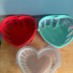 HAPPY VALENTINES DAY HEART SHAPED  PLASTIC BUCKETS $1 EACH IR TAKE ALL $5