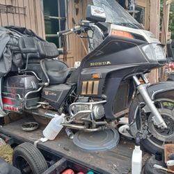 Classic 1987 Honda Goldwing Interstate 1200