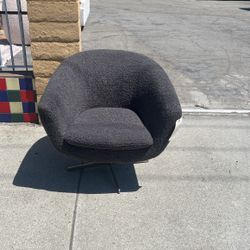 Swivel Lounge Chair