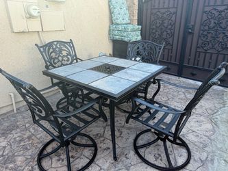 Outdoor Patio Table and 4 Chairs Set