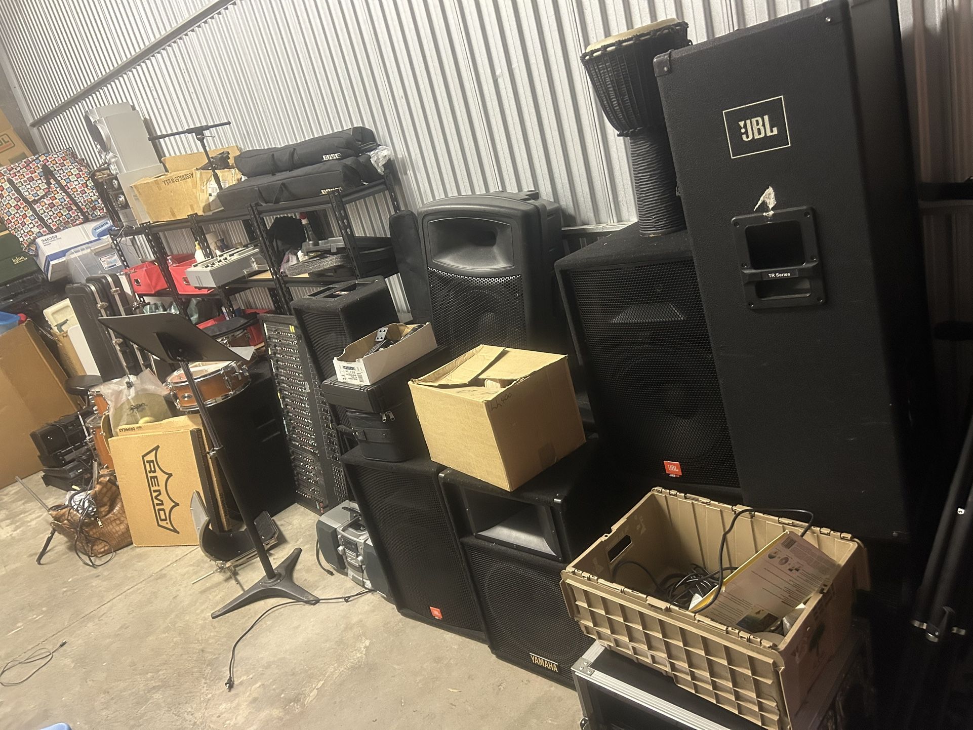 Bose JBL Peavey Concert Loudspeaker Event Audio Speakers And Subwoofer And Mixers