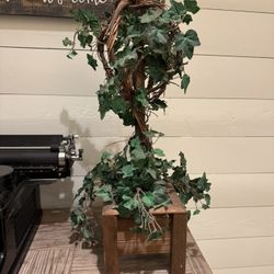 Decorative Ivy Topiary
