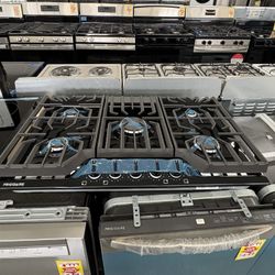 Frigidaire 36 in. Gas Cooktop in Black with 5-Burner Elements, including Quick Boil and Simmer Burner / 1 Years Warranty 
