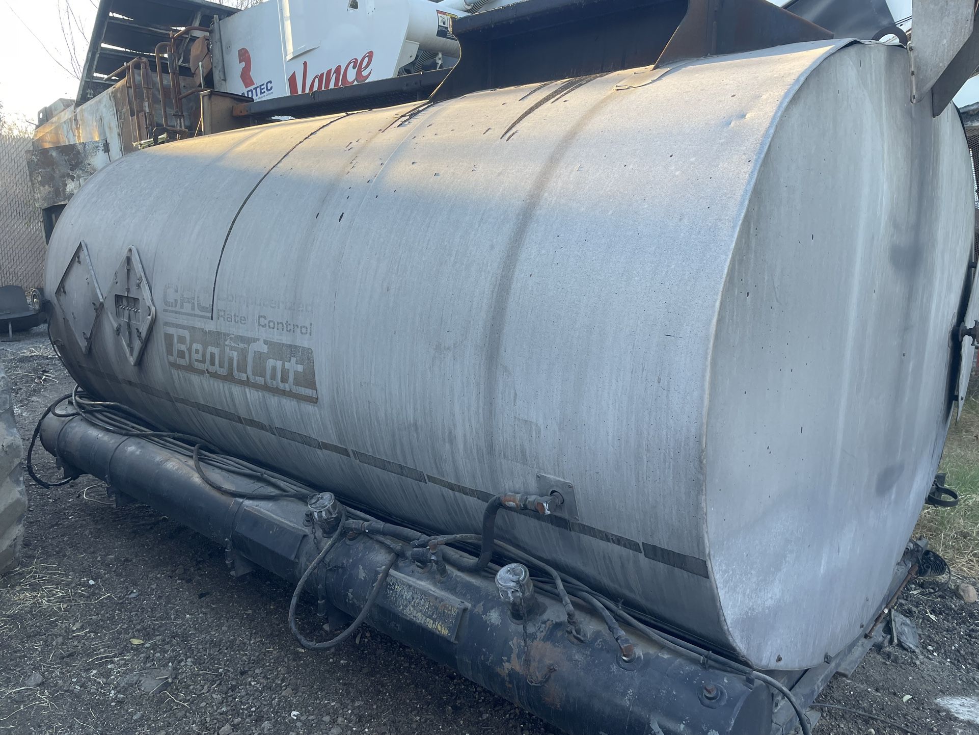 Bearcat 501 Spreader System/2000 Gal Tank