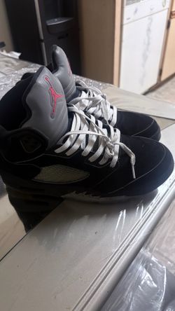 Men’s Jordan 5 metallic size 9