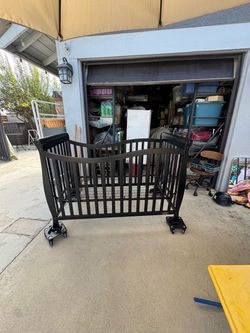 Dream On Me Black Baby Crib
