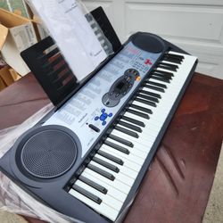 New On Box Keyboard With Lights 