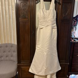 Pre Owned Wedding Dress With Slightly Some Beads Missing That The Right Person Can Easily Fix The Dress Doesn’t Have Stains It’s A Size 10 