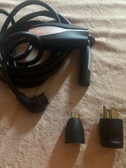 EXCELLENT CONDITION GEN 2 MOBILE TESLA CHARGER WITH 110V & 220V ADAPTERS IN EXCELLENT CONDITION CARRYING CASE… make an offer!