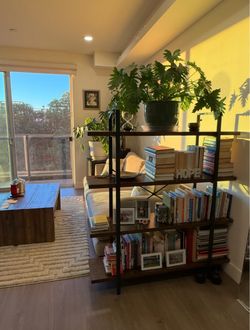 Modern bookcase/bookshelf
