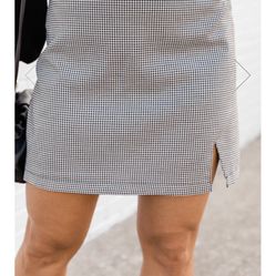 Pink Lily Skirt Size Medium 