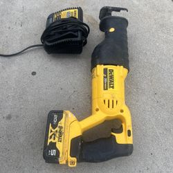 DeWalt Saw With Battery And Charger Works 