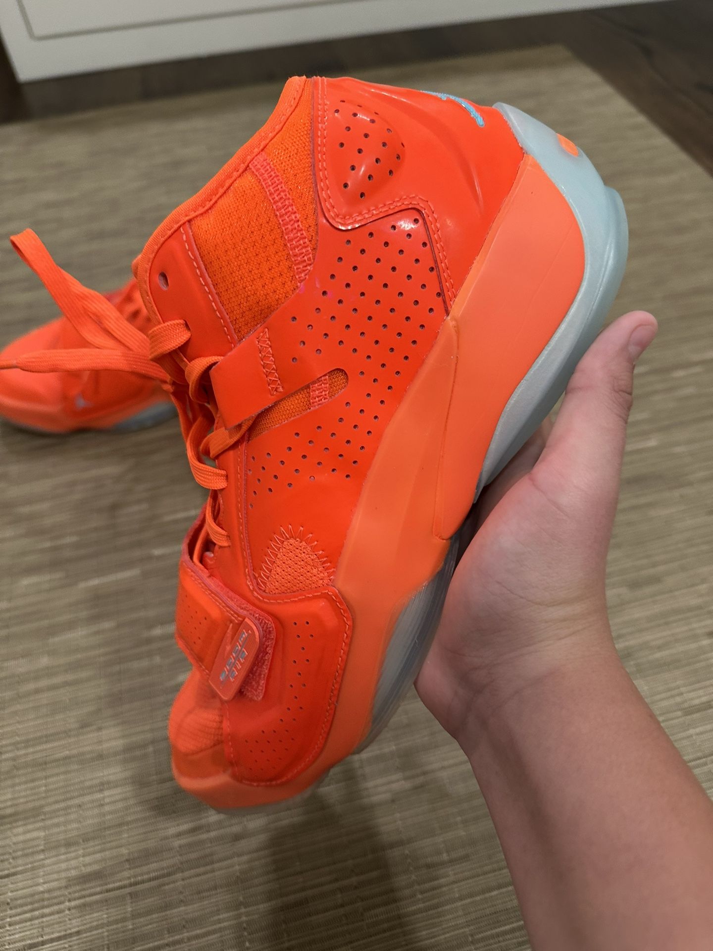 Nike Jordan Zion 2 Hyper Crimson Orange Size 9.