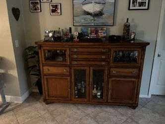 Solid Wood buffet With Display Lighting