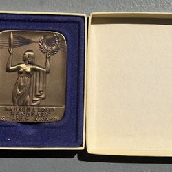 HONORARY BAUSCH & LOMB SCIENCE AWARD MEDAL WITH PROVENANCE PAPERS 1976!