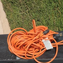 100'Feet Electric Extension Cord In Grate Working Condition 