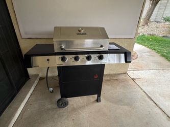 Grill- Charbroil 4 burner