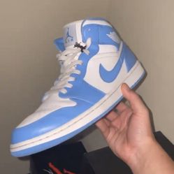 Jordan 1 Mid UNC 
