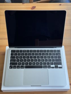 MacBook Air M2 - 16gb Ram - Like New