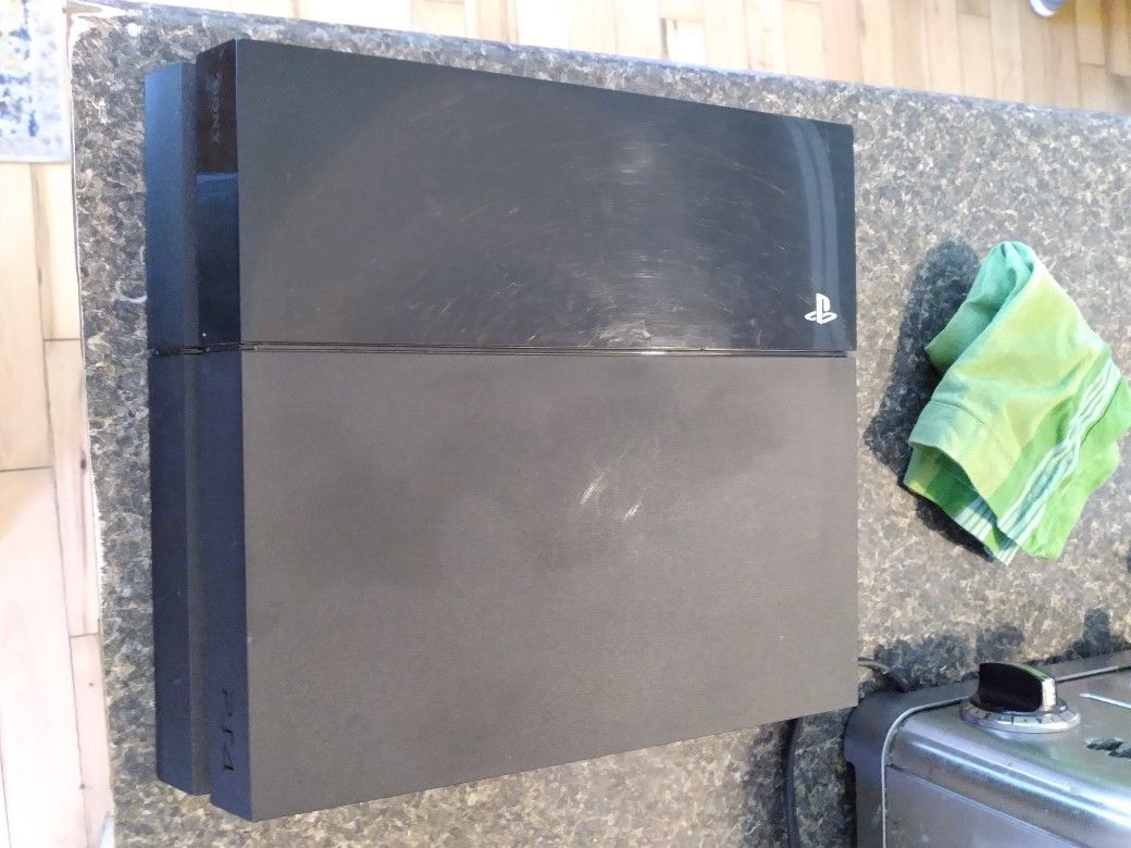 Ps4 With Controller And Cords