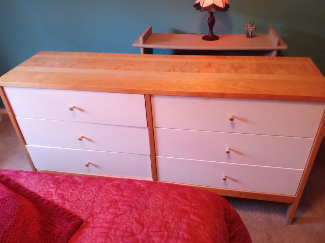 Bedroom Dressers Is Great Contemporary Blonde Wood Finish, 6 Drawers  U Pickup And Cash Only. Solid Strong Durable.Make Me An Offer.