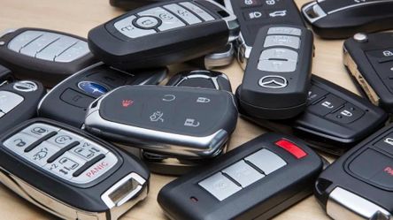 Car keys/llaves de autos/key fobs