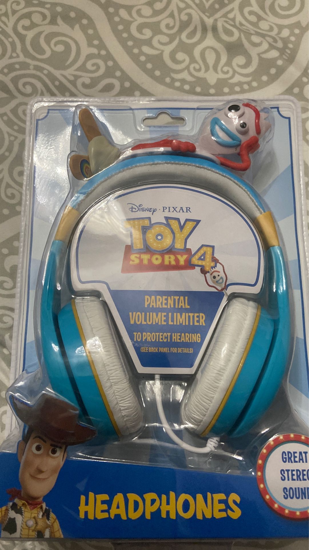 E kids toy story volume control headphones with great stereo sound