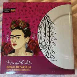 Frida Kahlo 3pc Ceramic set Large and medium plates & Bowl! NEW IN BOX.