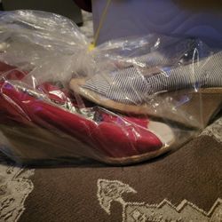 Toms Shoes = Wedge High Heels Size 11