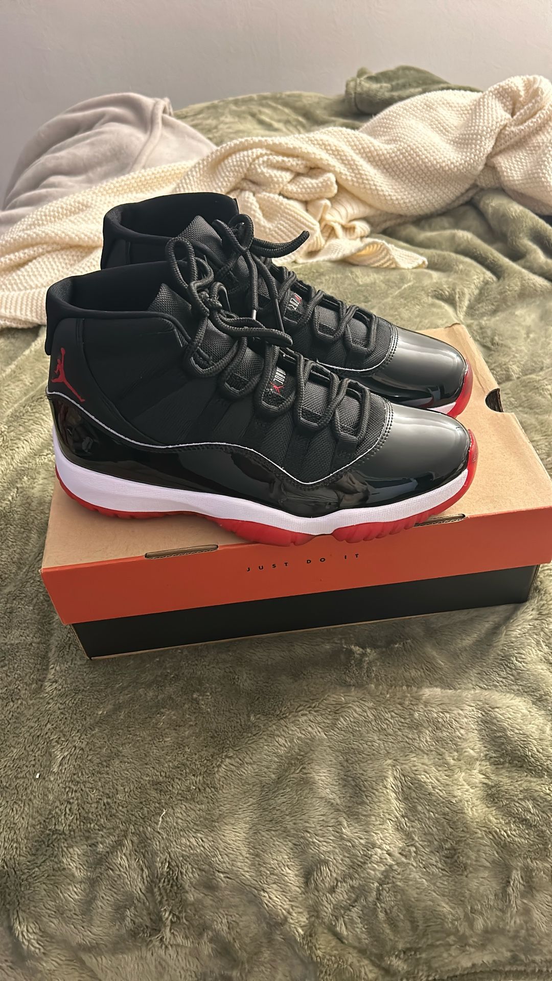 Jordan 11 Retro, Black And Red 10 1/2 200 