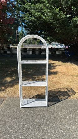 Wicker shelf