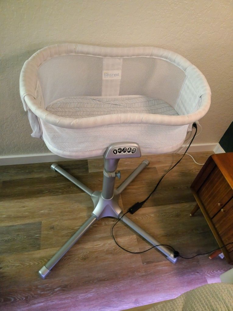 Halo Bassinest Swivel Sleeper