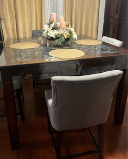 Bar/dining table: