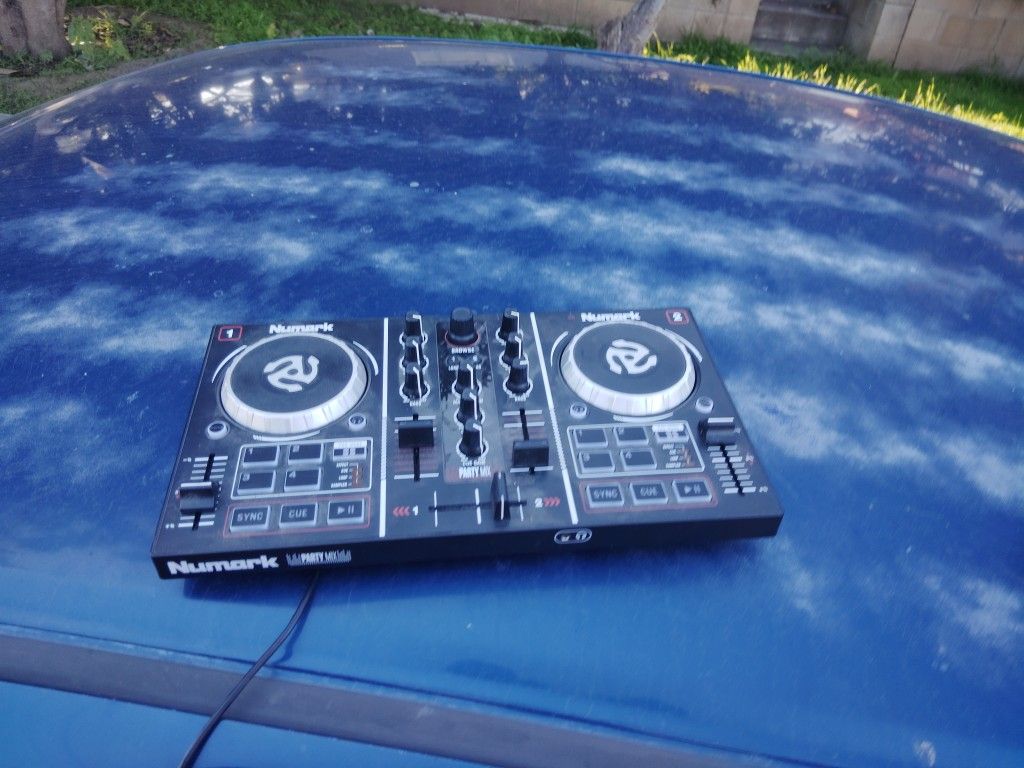 numark party mix dj controller portable