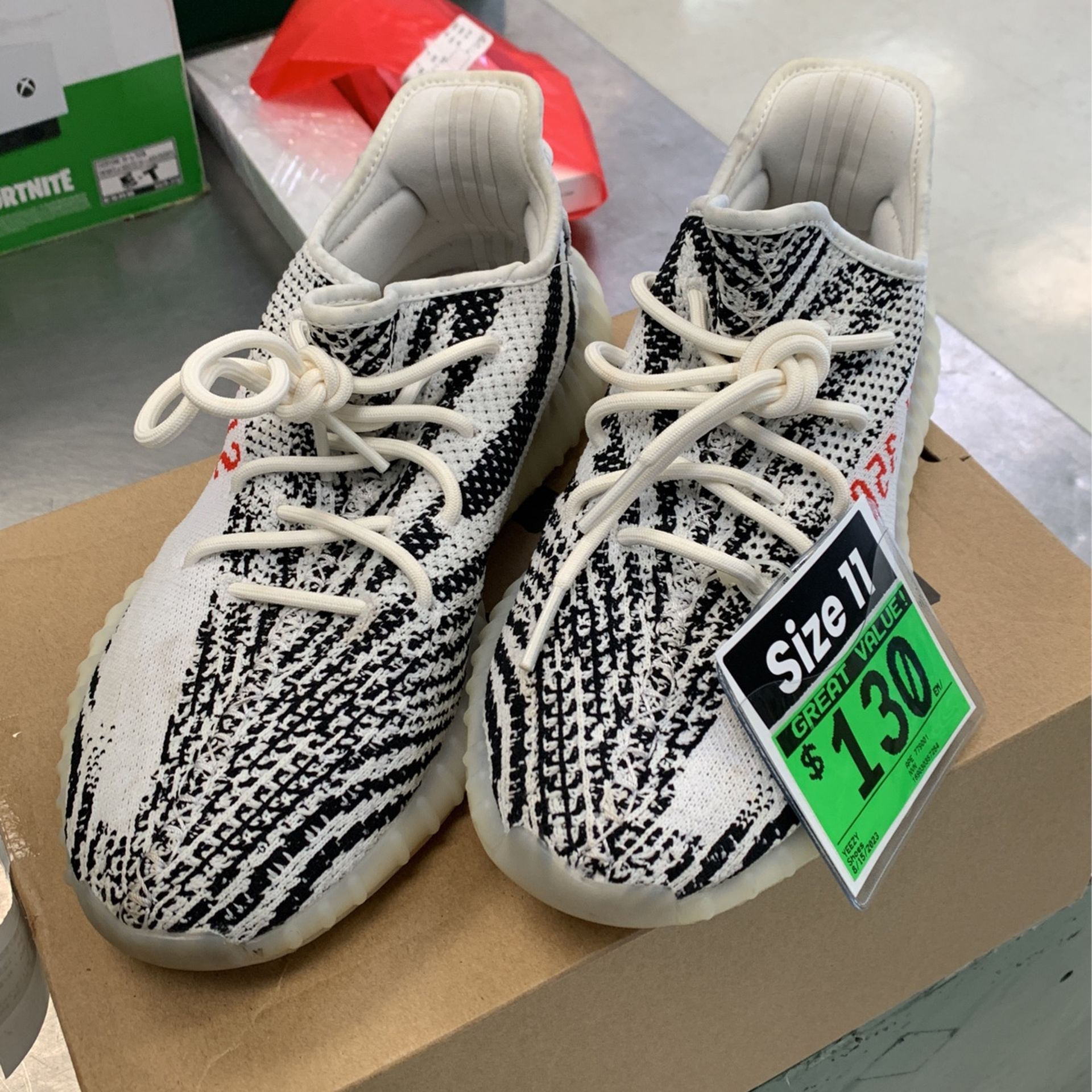 Yeezy zebras size 11 Adidas Yeezy Boost 350 V2 Zebra Men Size 11 | Mercari main image 2