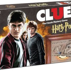 Clue: Harry Potter Edition (2008) with moving Hogwart's game board - COMPLETE