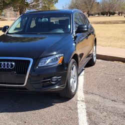 2010 Audi Q5 Premium Quattro Premium