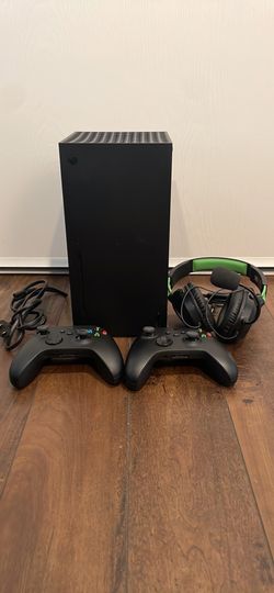 Xbox Series X with 2 Controller 