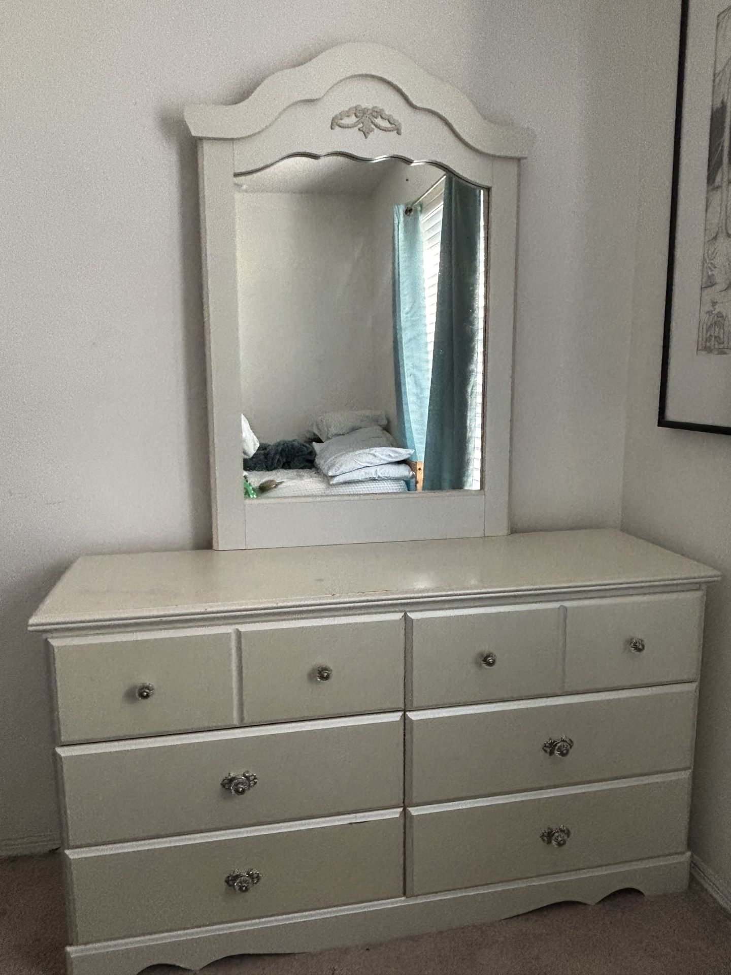 Coquette Bow Dresser With Mirror