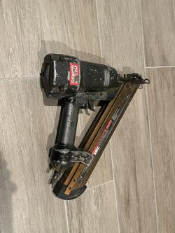 Senco 15 Gages Nail Gun 
