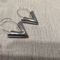 Earrings Brincos Oorbellen Simple Metal Wind Letter V Shape, Silver Color