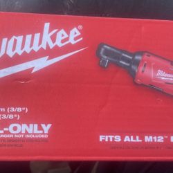 Milwaukee M12 Ratchet 